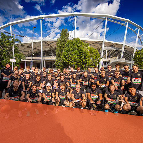 Bilder der Teams beim B2Run Stuttgart