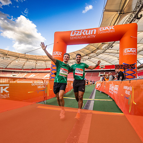 Bilder vom Ziel beim B2Run Stuttgart