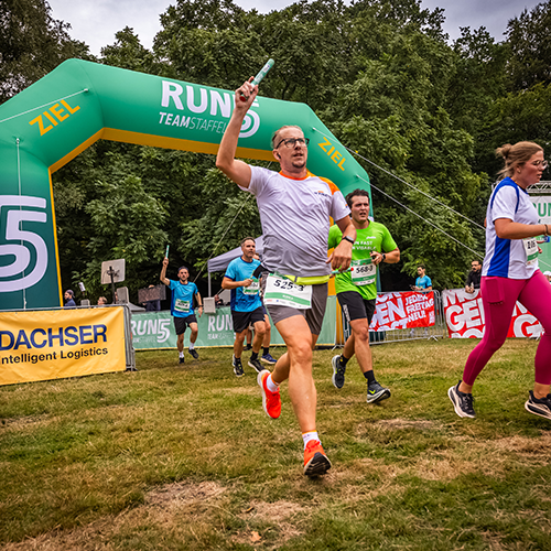 RUN5 TEAMSTAFFEL Zieleinlauf